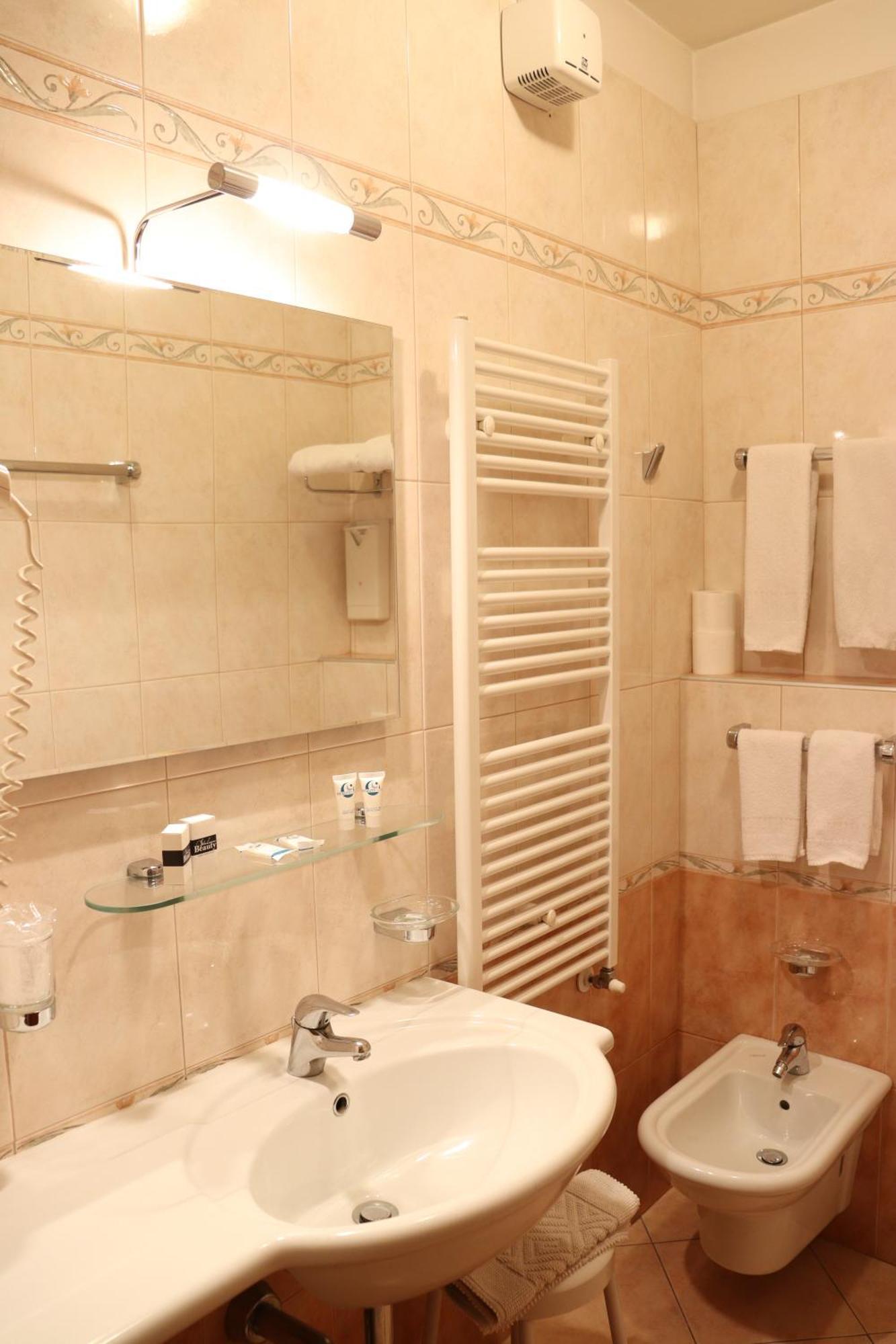 Hotel Montereale Pordenone Extérieur photo